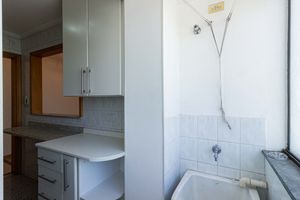 Image 26 - 932472