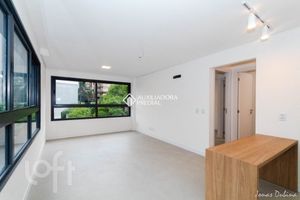 Image 4 - 932495