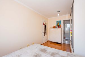 Image 33 - 932505