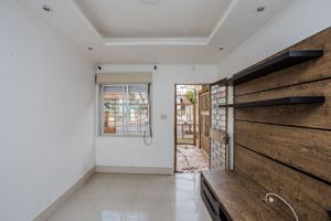 Image 3 - 932520