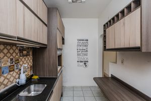 Image 15 - 932520