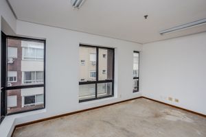Image 3 - 932527