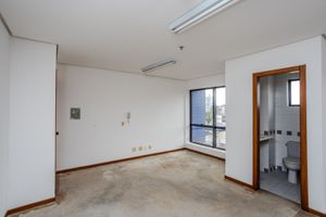 Image 12 - 932527
