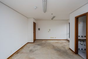 Image 9 - 932527
