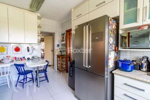 Image 7 - 932545