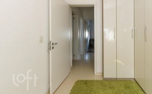 Image 4 - 932571