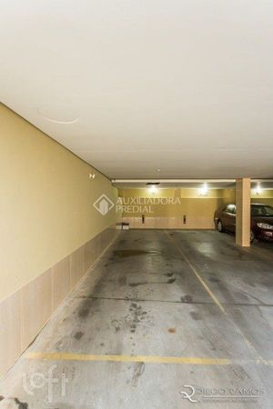 Image 33 - 932574