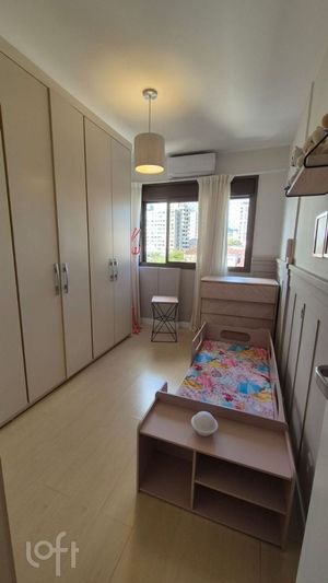 Image 5 - 932575