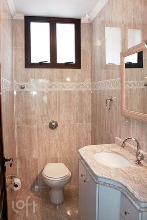 Image 19 - 932590