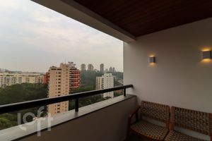 Image 5 - 932596