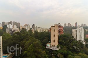 Image 6 - 932596