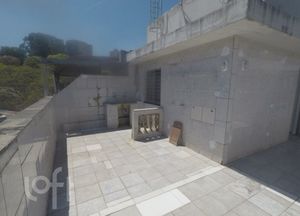 Image 9 - 932599