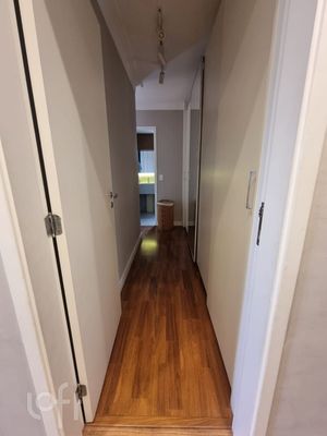 Image 19 - 932621