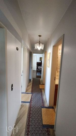 Image 19 - 932633