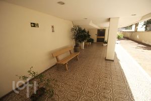 Image 19 - 932638