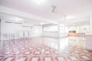 Image 1 - 932656
