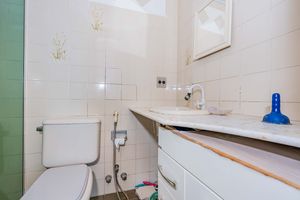 Image 11 - 932657