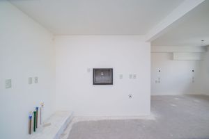 Image 7 - 932659