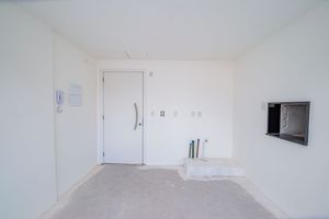Image 10 - 932659