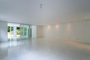 Image 7 - 932730
