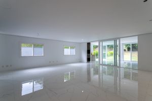 Image 12 - 932730