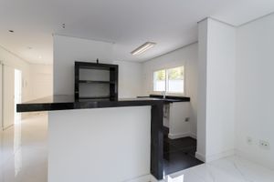 Image 20 - 932730