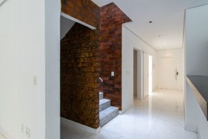 Image 25 - 932730