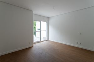 Image 24 - 932730