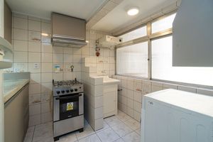 Image 5 - 932744