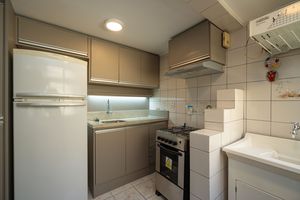 Image 9 - 932744