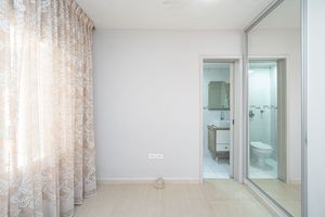 Image 11 - 932744