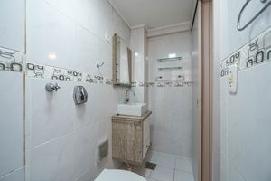Image 17 - 932744
