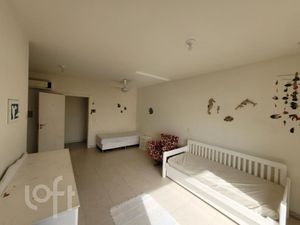 Image 11 - 932766