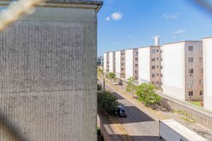 Image 4 - 932939