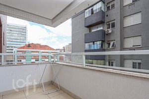 Image 7 - 932940