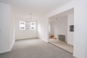Image 1 - 932946