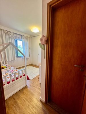 Image 18 - 932949