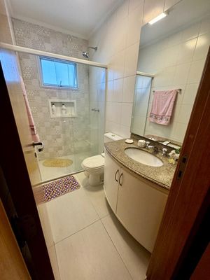 Image 19 - 932949
