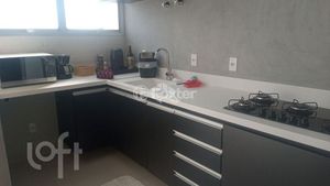 Image 9 - 933111