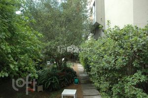 Image 22 - 933111