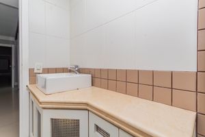 Image 32 - 933185