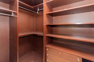 Image 35 - 933185