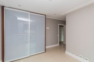 Image 36 - 933185