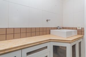 Image 44 - 933185