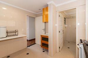 Image 19 - 933285