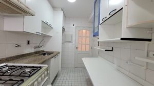 Image 31 - 933358