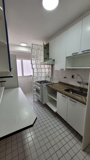 Image 26 - 933358