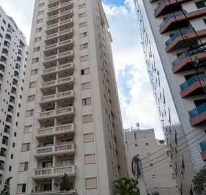 Image 39 - 933358