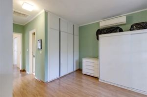 Image 37 - 933429
