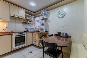 Image 42 - 933488